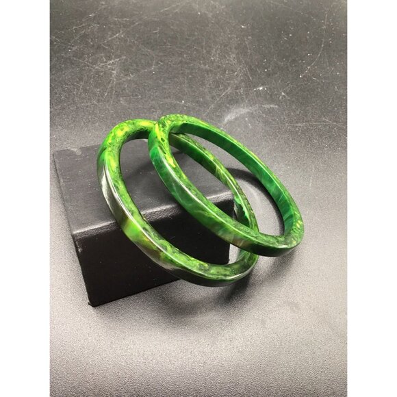 Vintage Bakelite Bangles Set of 2 Marbled Moss Green Squared Edges Design - Picture 2 of 7